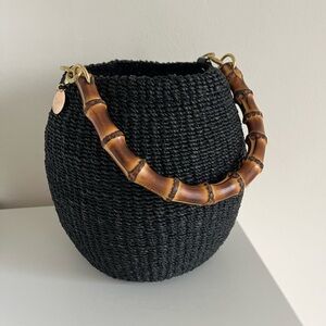 Clare v. Pot de Miel